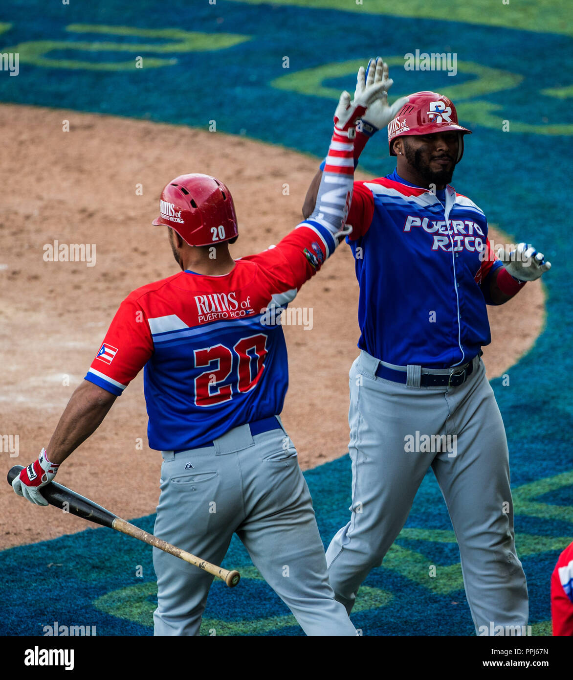Anthony Garcia Puerto Rico festeja Homerun en la octava alta. . Partido de beisbol de la Serie del Caribe con el Encuentro entre Caribes de Anzoátegu Banque D'Images
