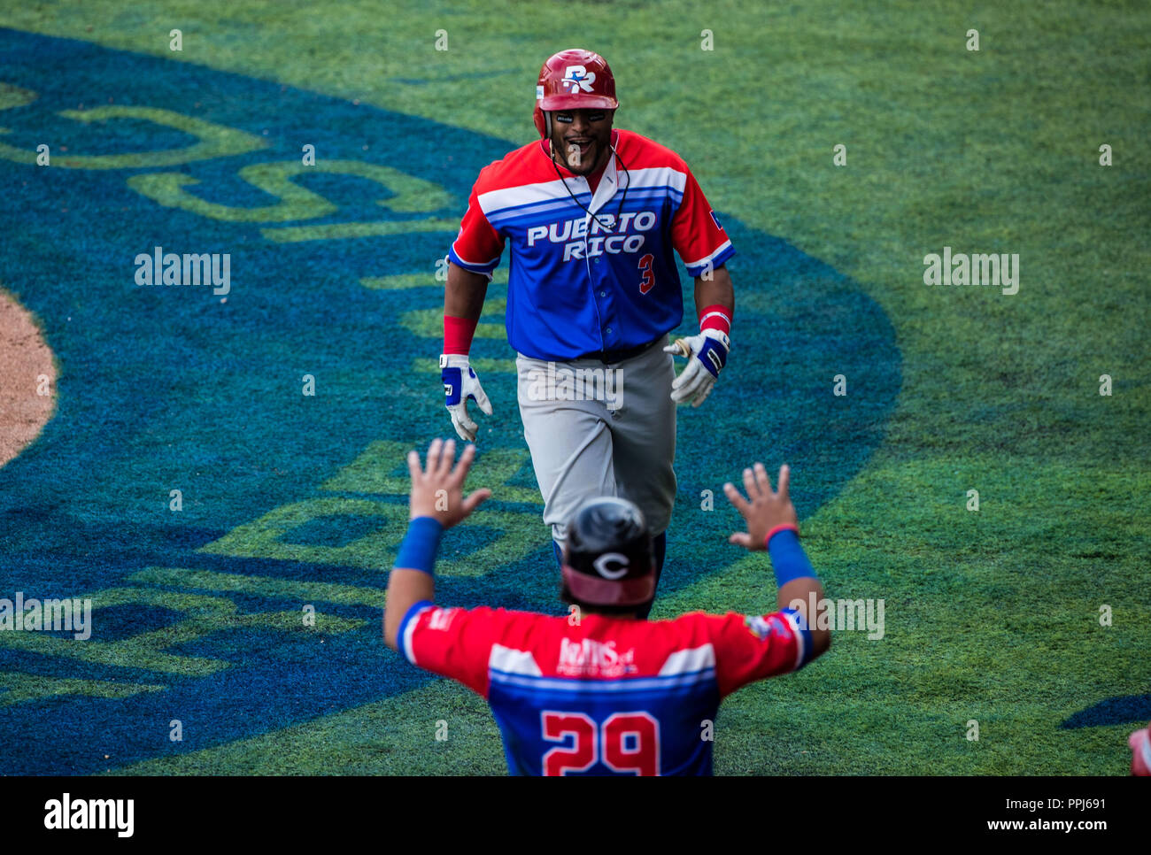 Jesmel Valentin de Porto Rico Homerun. . Partido de beisbol de la Serie del Caribe con el Encuentro entre Caribes de Anzoátegui (de Venezuela contra Banque D'Images