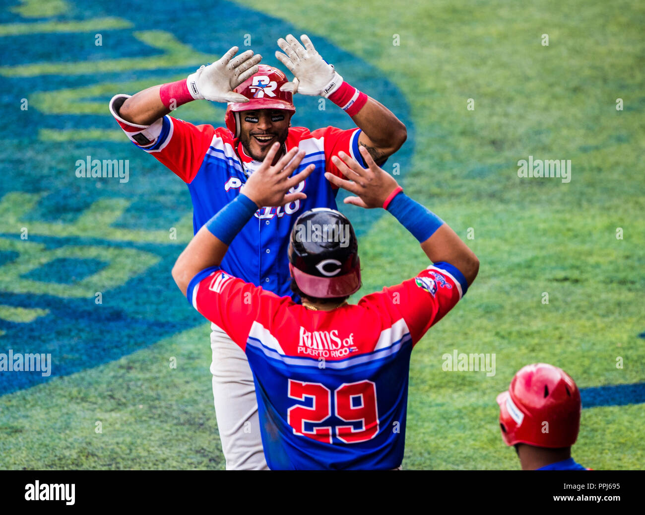 Jesmel Valentin de Porto Rico Homerun. . Partido de beisbol de la Serie del Caribe con el Encuentro entre Caribes de Anzoátegui (de Venezuela contra Banque D'Images