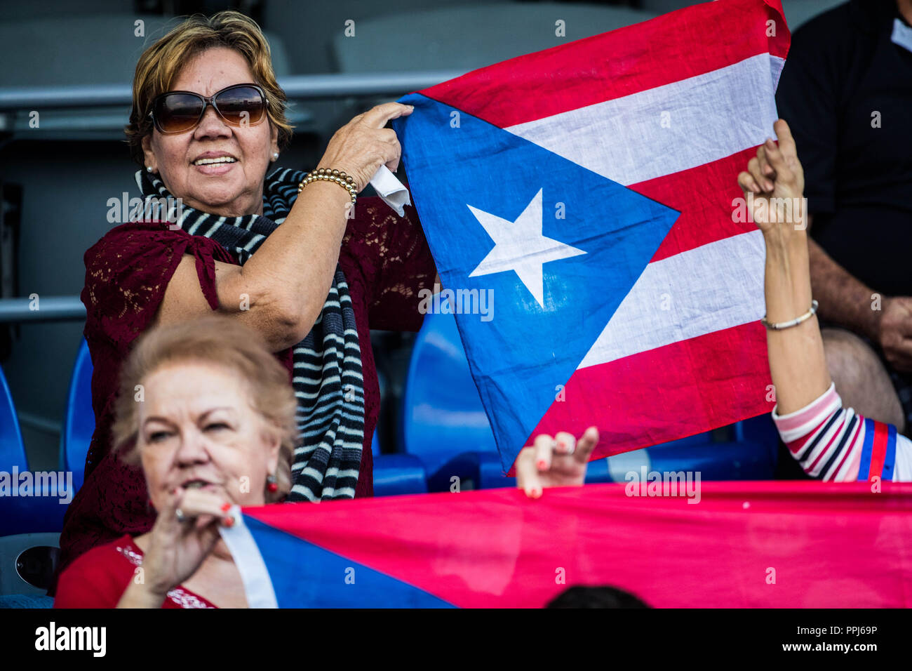 Aficionados de Puerto Rico. . Partido de beisbol de la Serie del Caribe con el Encuentro entre Caribes de Anzoátegui (de Venezuela contra los Criollos Banque D'Images