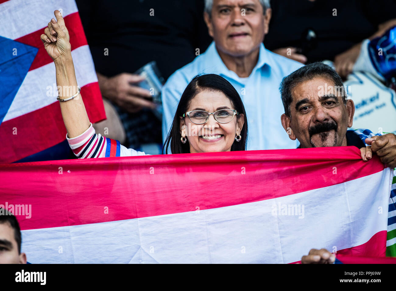Aficionados de Puerto Rico. . Partido de beisbol de la Serie del Caribe con el Encuentro entre Caribes de Anzoátegui (de Venezuela contra los Criollos Banque D'Images