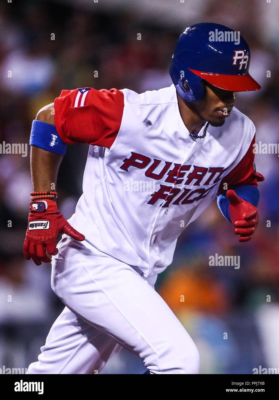 Francisco Lindor de Puerto Rico corre hacia primera base en el primer inning, durante el partido entre Puerto Rico contra Venezuela, World Baseball Cl Banque D'Images