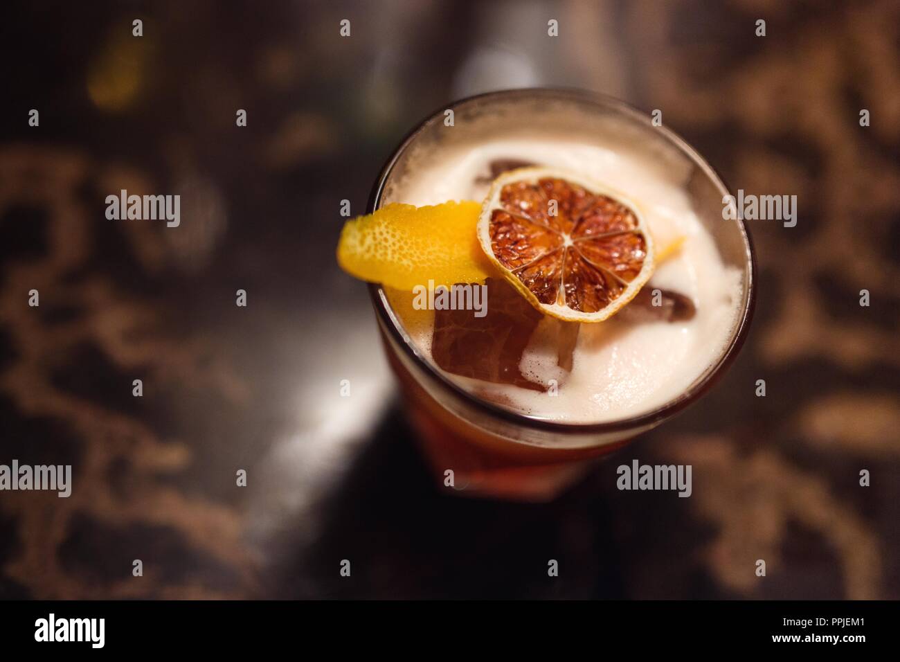 La photographie alimentaire boissons de spécialité close up servi dans des verres de fantaisie Banque D'Images
