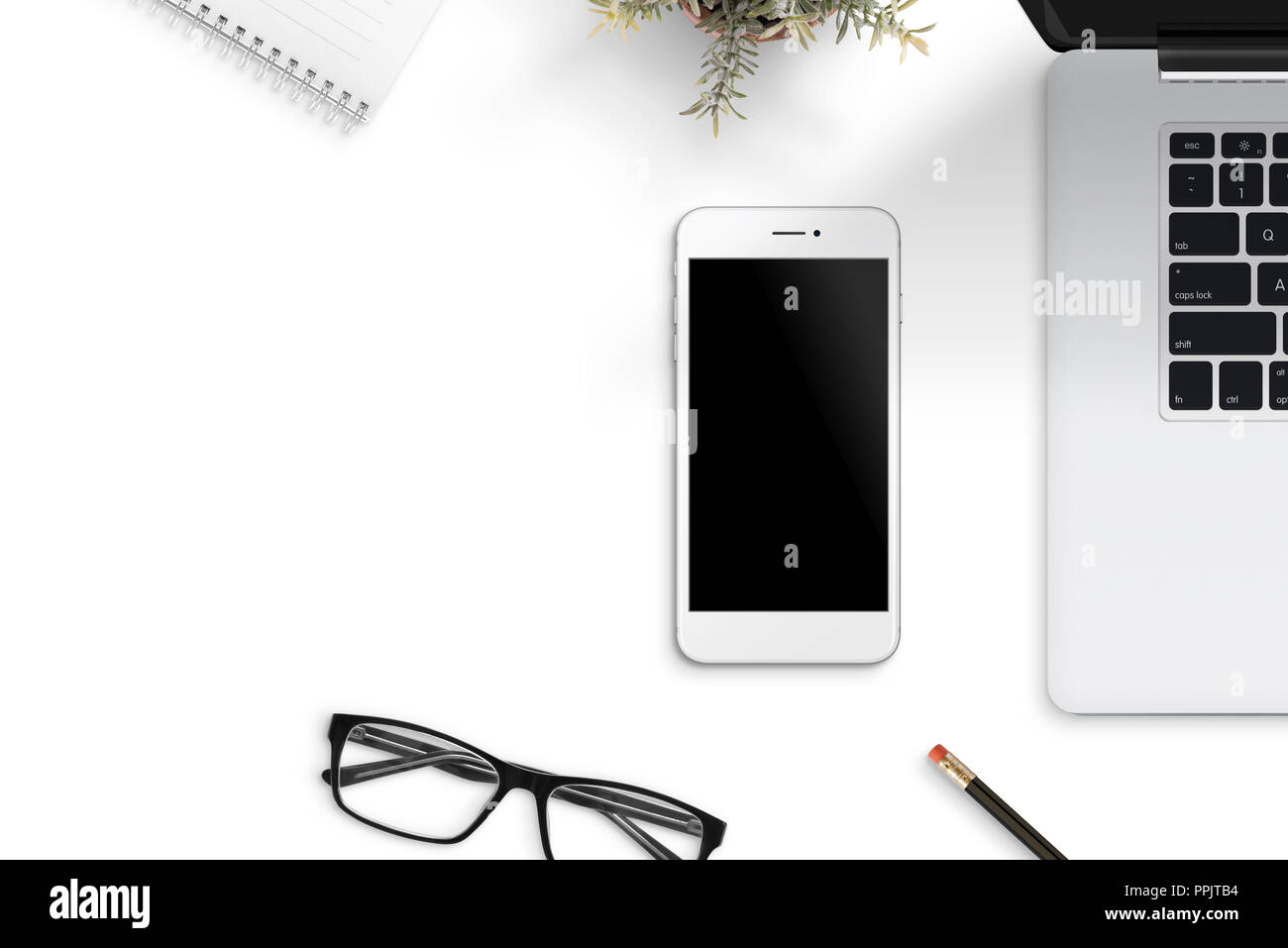 À côté du téléphone portable sur office 24. Écran noir pour une maquette. L'espace libre à côté du texte. Banque D'Images