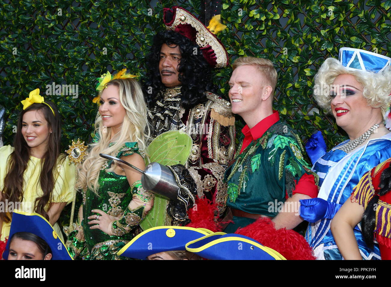 Louis Frédéric Lerner et Kristina Rhianoff assister à la Pantomime Photocall Banque D'Images