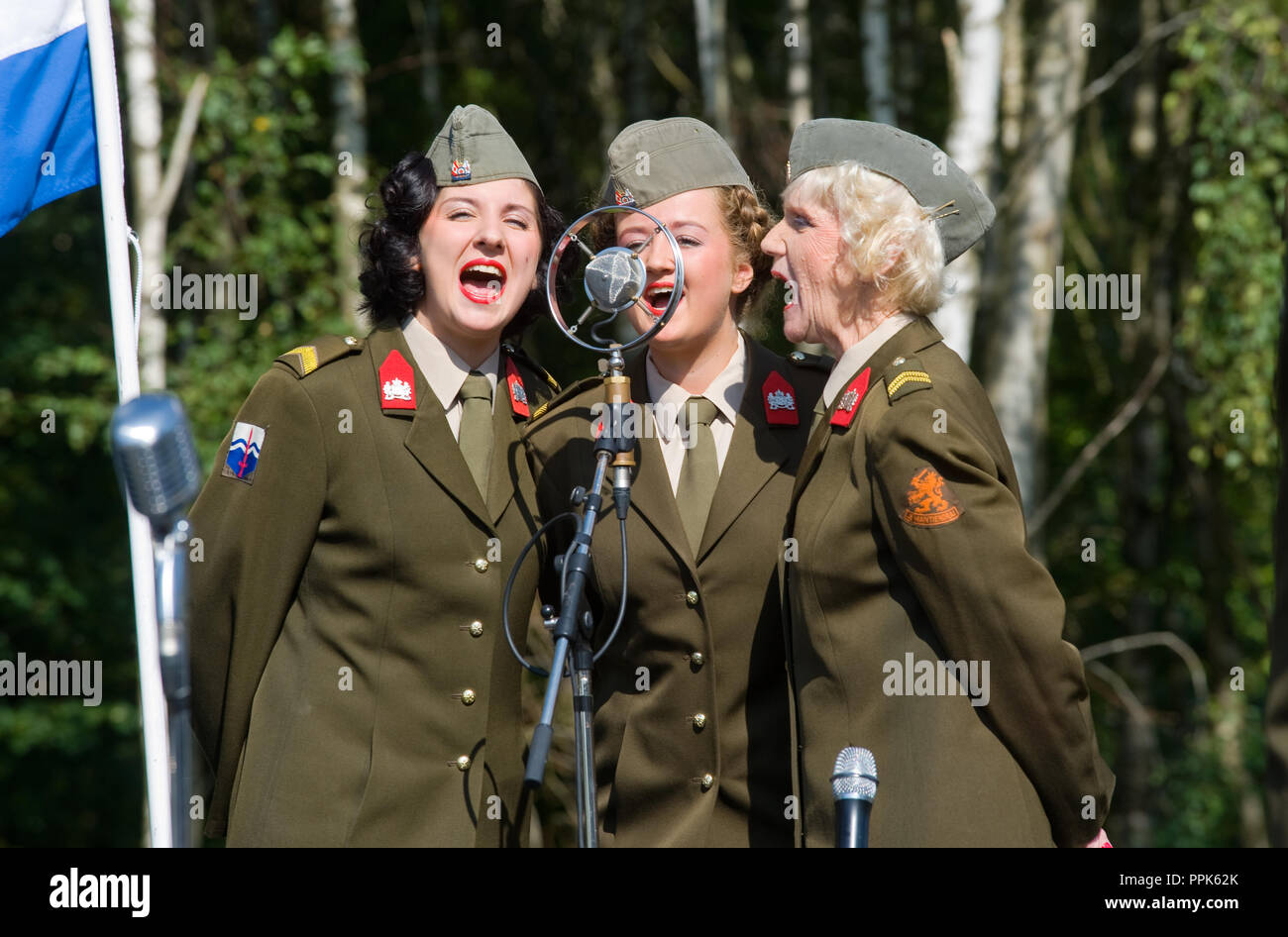 ENSCHEDE, Pays-Bas - le 01 sept., 2018 : 'Sgt. Wilson's army show 'faire leur stage act avec 40 chansons historiques au cours d'un show de l'armée militaire. Banque D'Images