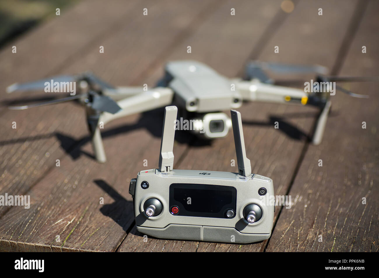 Un ensemble complet de 2 Mavic pro et une télécommande (RC) Banque D'Images