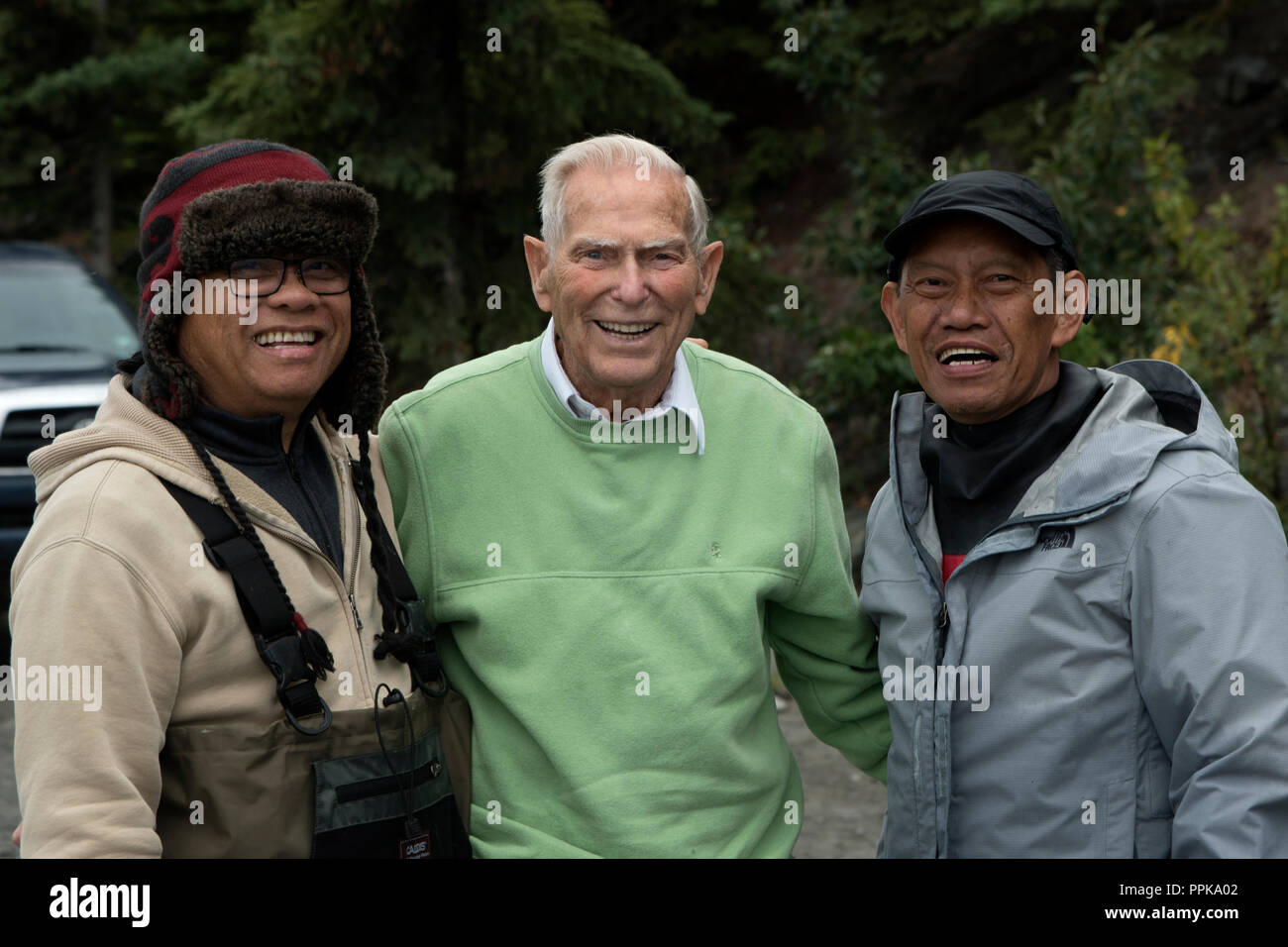 Hauts avec deux autochtones de l'Alaska native Banque D'Images