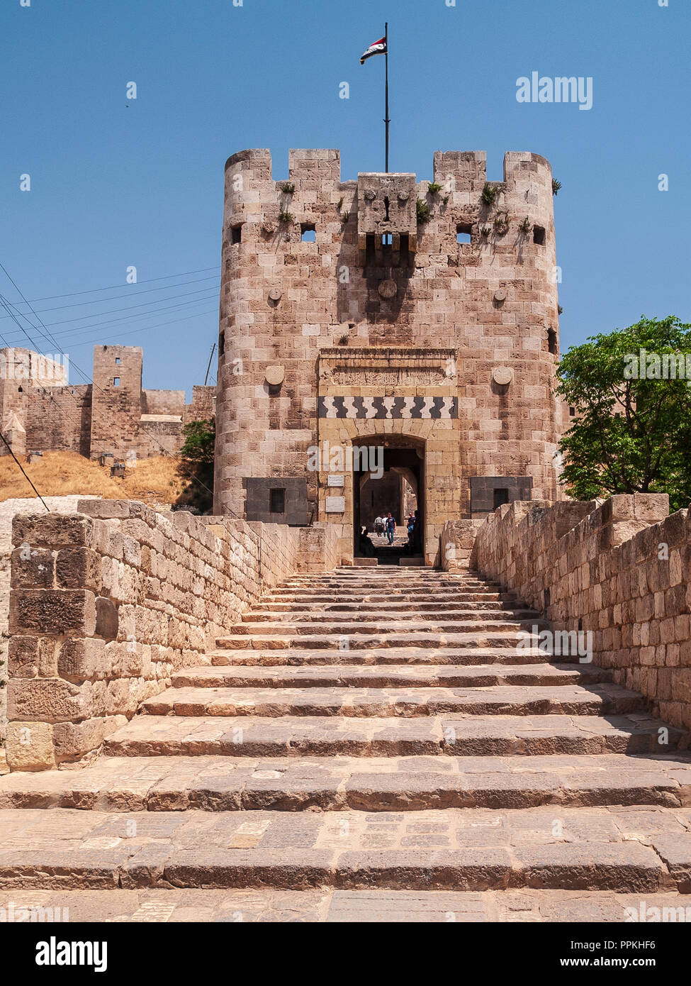 La Citadelle d'Alep - Château fort médiéval situé dans le centre de la vieille ville et l'un des plus anciens et des plus grands châteaux du monde. Alep, Syrie. Banque D'Images