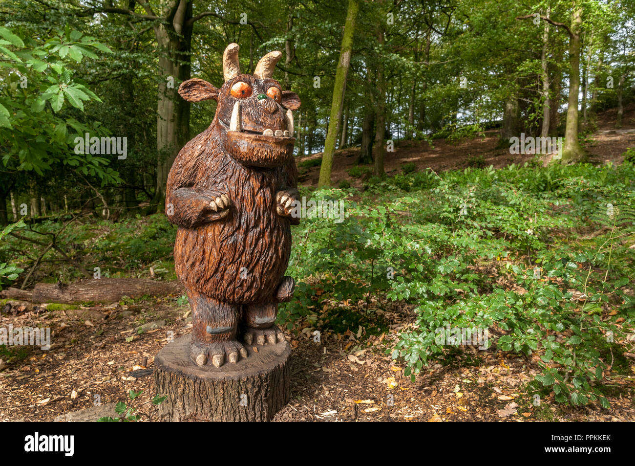 The Gruffalo wood carving sur Orrest Head Windermere Photo Stock Alamy
