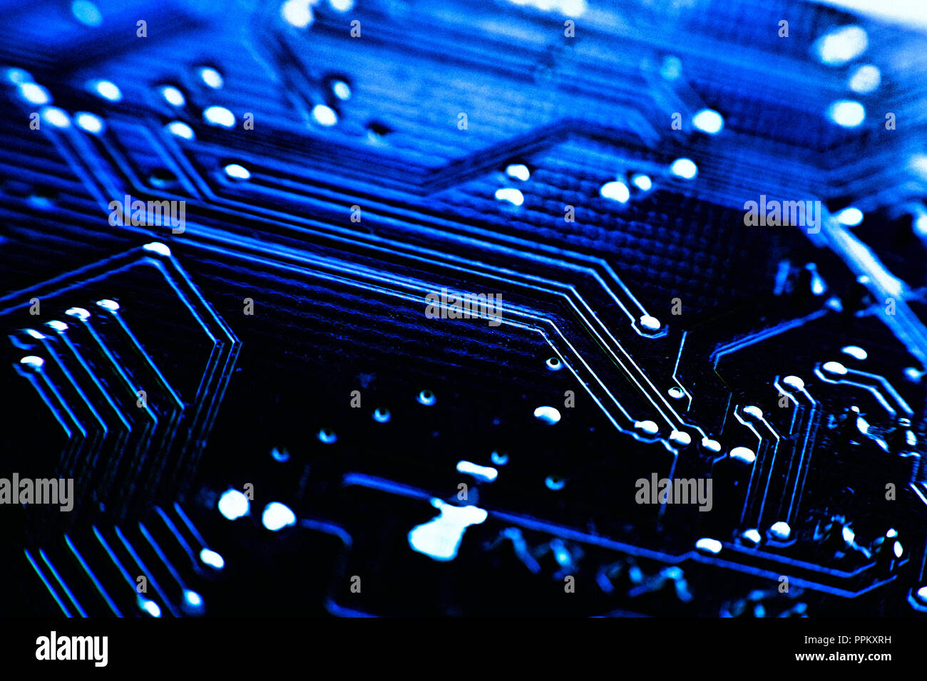 Conseil de l'ordinateur couleur bleu ciel de près. Banque D'Images