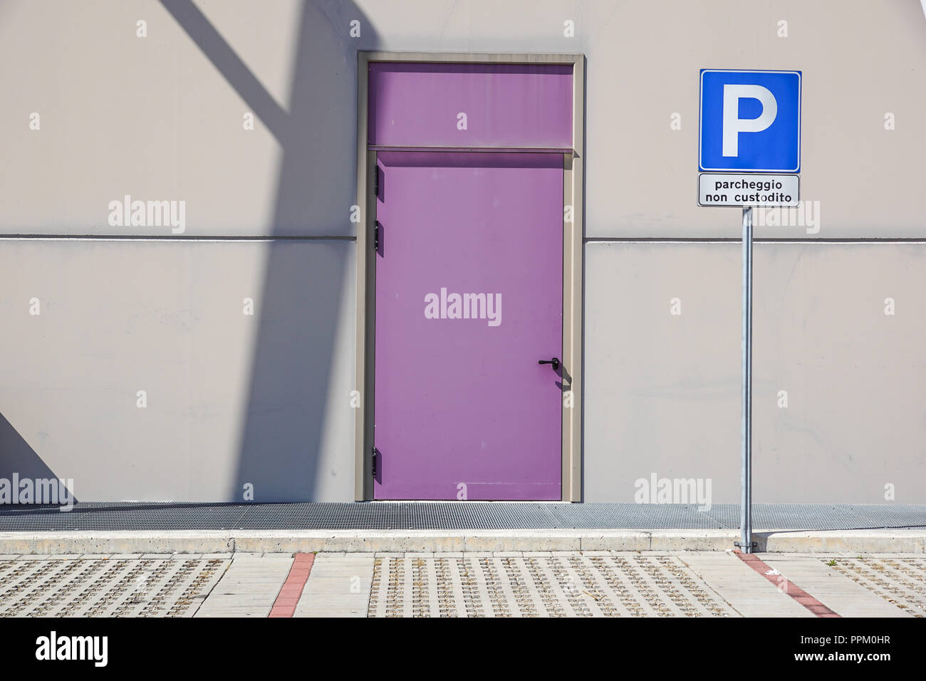 Les portes coupe-feu dans le parking. fermé la porte de sortie de secours Banque D'Images