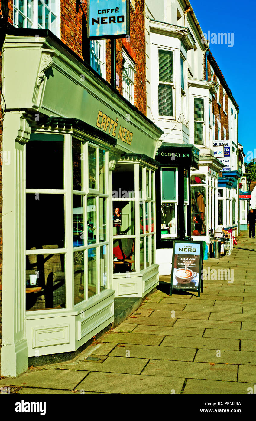 Cafe Nero et boutiques, High street, Yarm sur les tés, Nord de l'Angleterre Banque D'Images