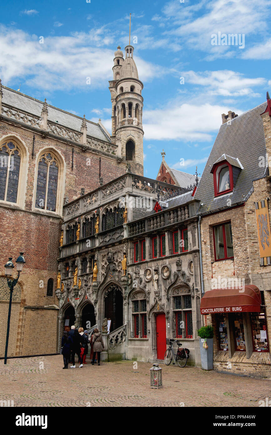 La basilique du Saint-sang est une basilique catholique romaine à Bruges, Belgique. L'église abrite une relique vénérée de saint sang... Banque D'Images