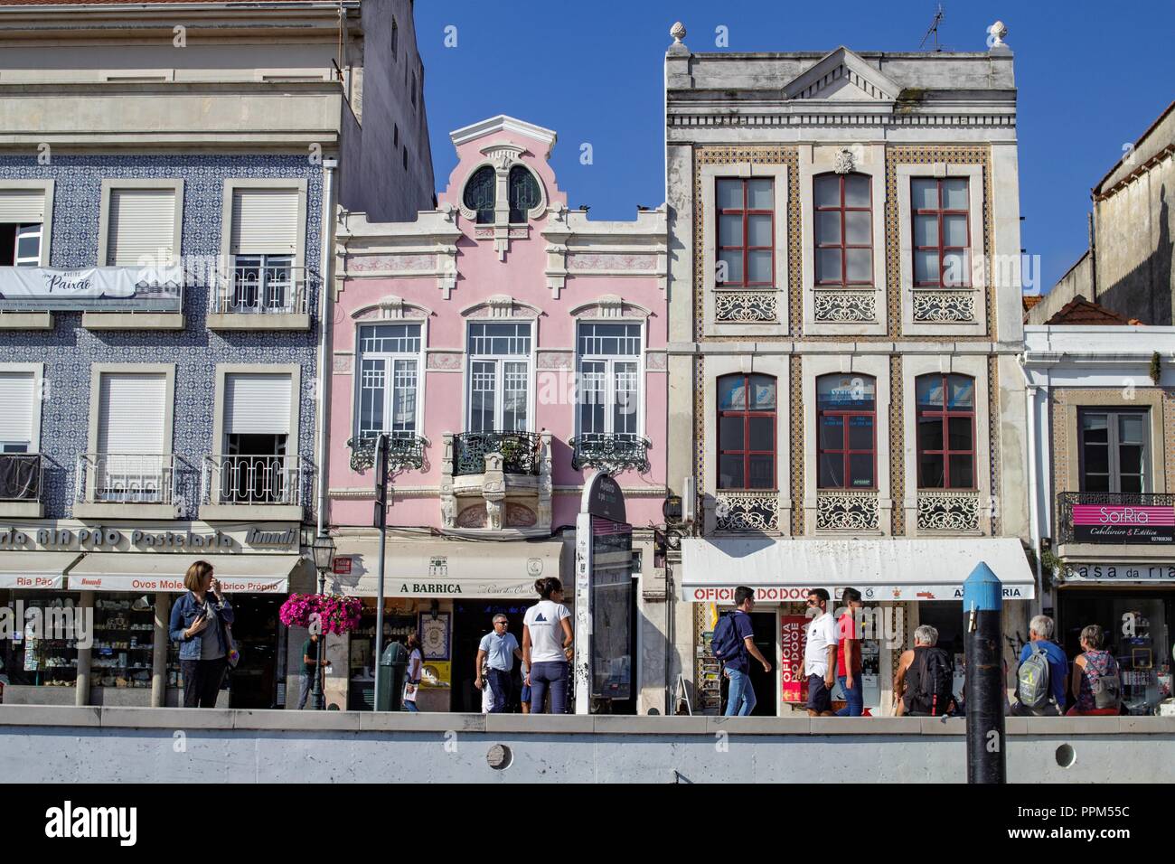 Aveiro, Portugal. Quelques-uns des anciens et insolites conceptions de bâtiments et de magasins à Aveiro, Portugal. Banque D'Images