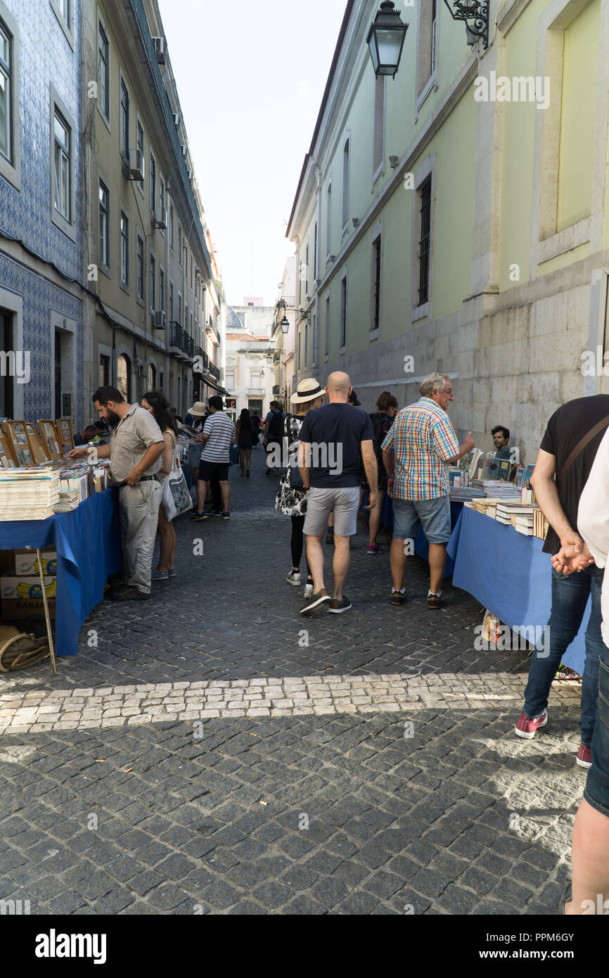 Lisbonne, Portugal, 01 Septembre 2018 : Rua Anchieta week-end du marché du livre quartier du Chiado. Banque D'Images