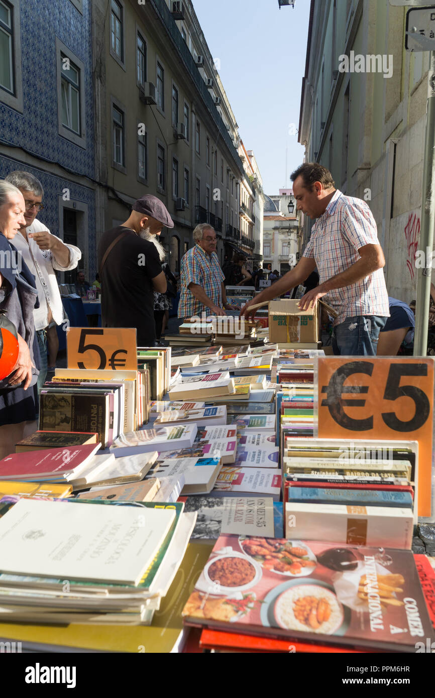 Lisbonne, Portugal, 01 Septembre 2018 : Rua Anchieta week-end du marché du livre quartier du Chiado. Banque D'Images