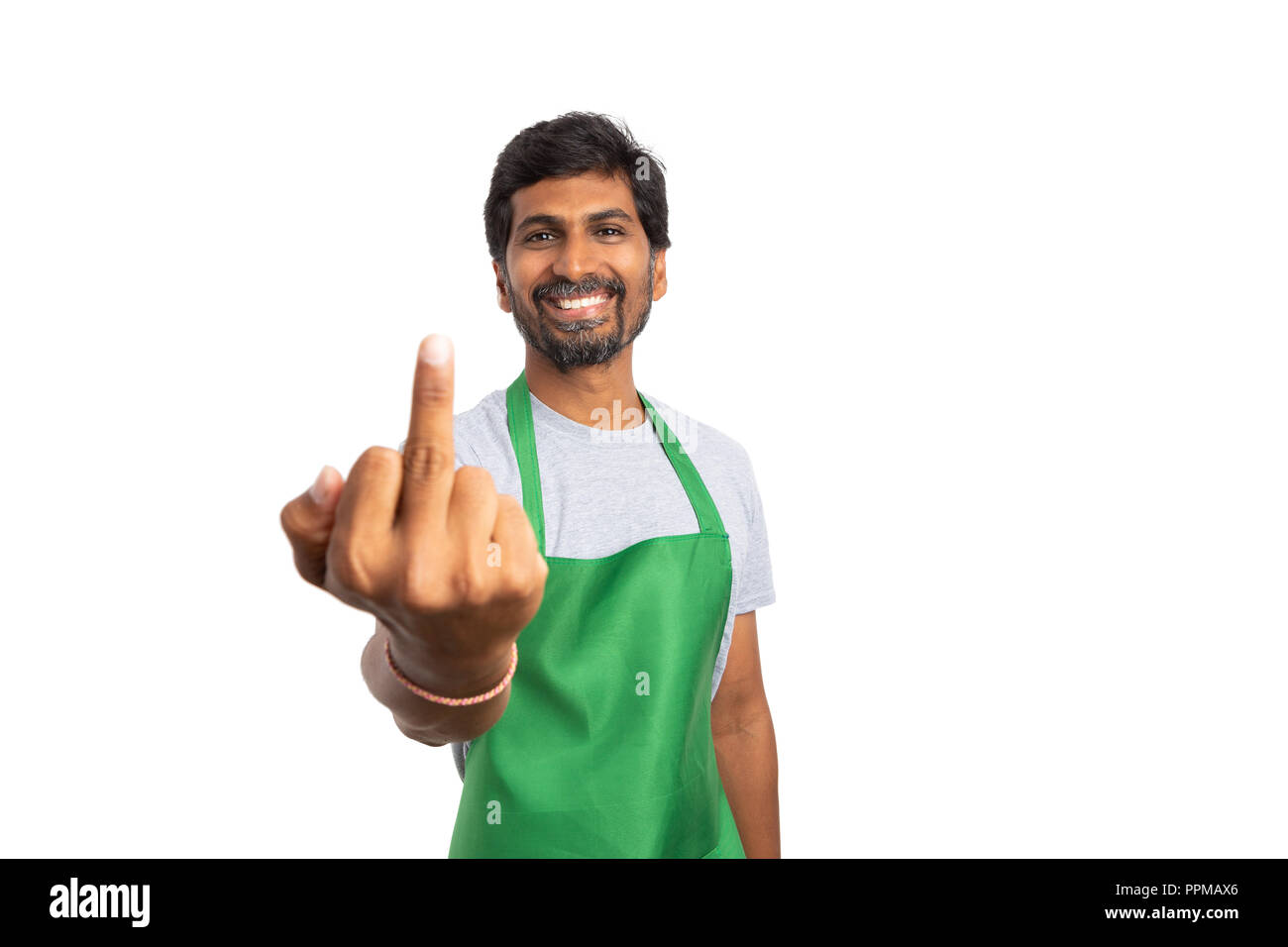 Hypermarché supermarché indien ou employé de sexe masculin holding up majeur avec sourire ironique isolated on white background studio Banque D'Images