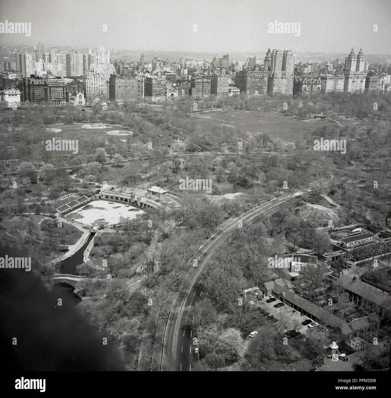 Années 1950, historique, New York, USA, une vue aérienne sur central park, un grand espace ouvert dans le centre de New York. Banque D'Images