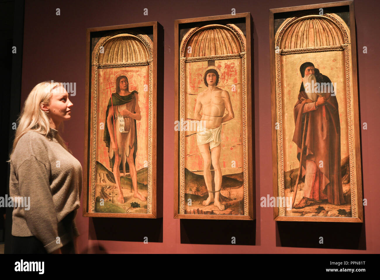 London UK. 27 septembre 2018. Giovanni Bellini. Saint Sébastien, Jean le Baptiste, et Anthony Abbot, trois panneaux de la Saint Sébastien Tryptych . Aperçu de la presse à la Galerie nationale à de rares collections de peintures par des artistes de la Renaissance italienne Giovanni Bellini de Venise et de Padoue Andrea Mantegna qui forme l'ensemble de l'art Crédit : Renaissance amer ghazzal/Alamy Live News Banque D'Images