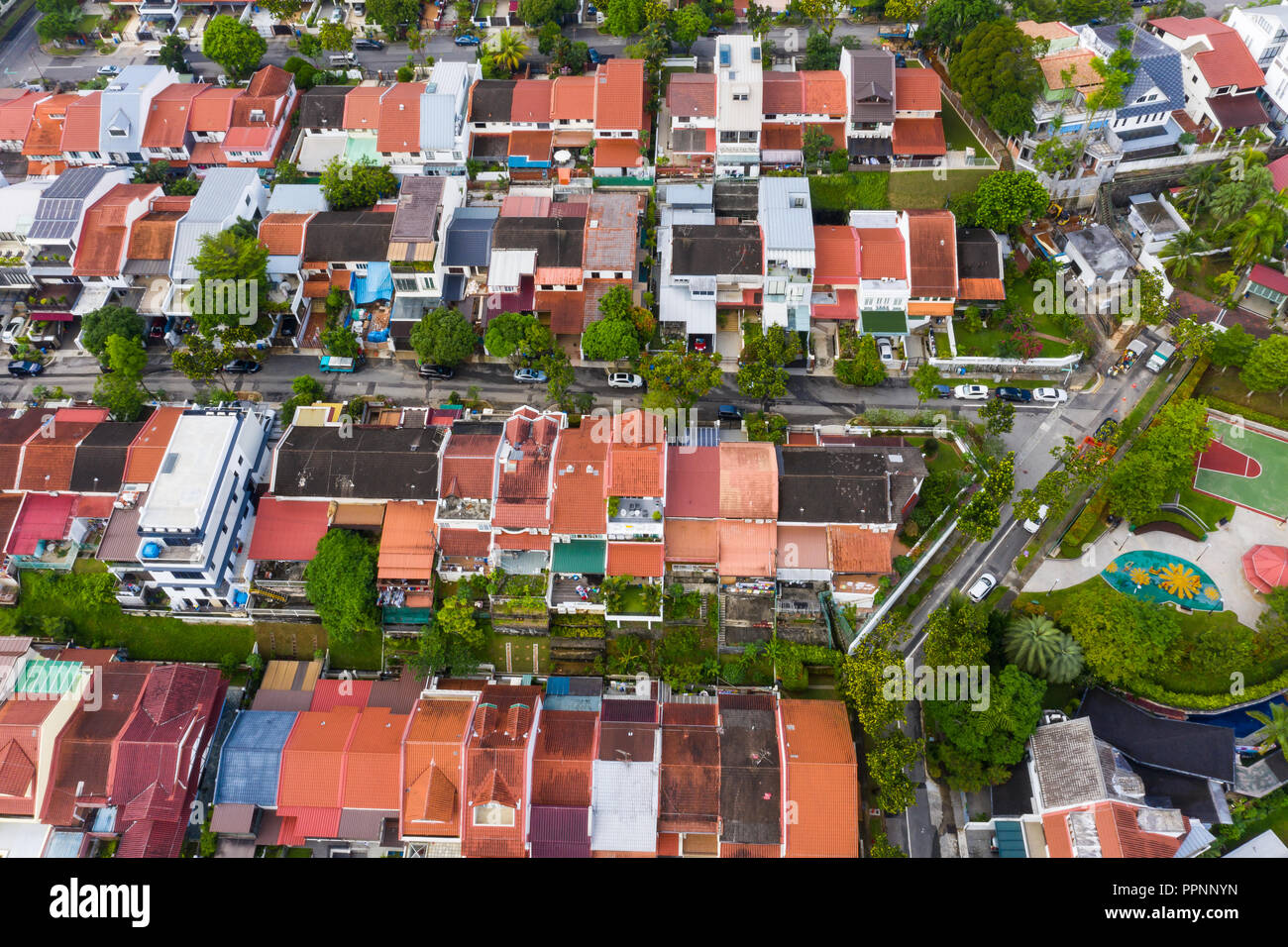 Vue aérienne sur le toit des maisons privées. Singapour Banque D'Images Vue aérienne sur le toit des maisons privées. Singapour Banque D'Images