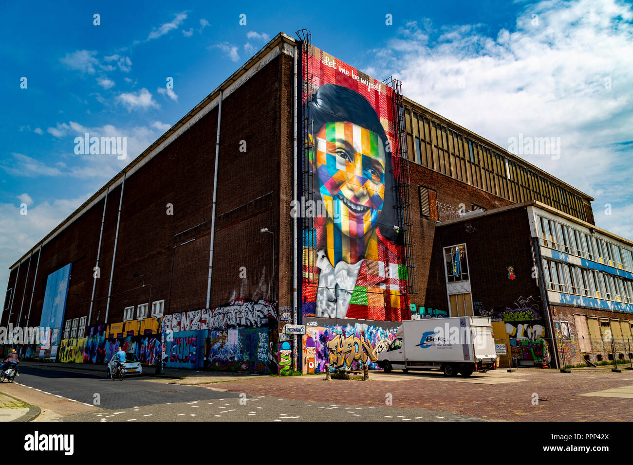 Façade de l'avenir du Musée d'Art de rue dans la région de Amsterdam-Noord NDSM est une photo d'Anne Frank fait par l'artiste brésilien Eduardo Kobra Banque D'Images