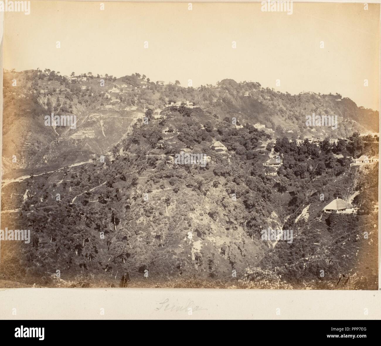 [Voir] Simla de. Artiste : Inconnu. Dimensions : Image : 18,4 x 24 cm (7 1/4 x 9 7/16 in.) Mont : 27,5 x 23 cm (10 13/16 x 9 1/16 in.) Imprimer monté verticalement.. Date : 1850. Musée : Metropolitan Museum of Art, New York, USA. Banque D'Images