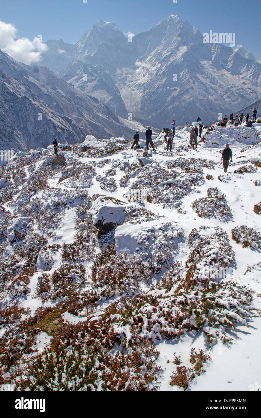 Les randonneurs dans la vallée de Gokyo Banque D'Images