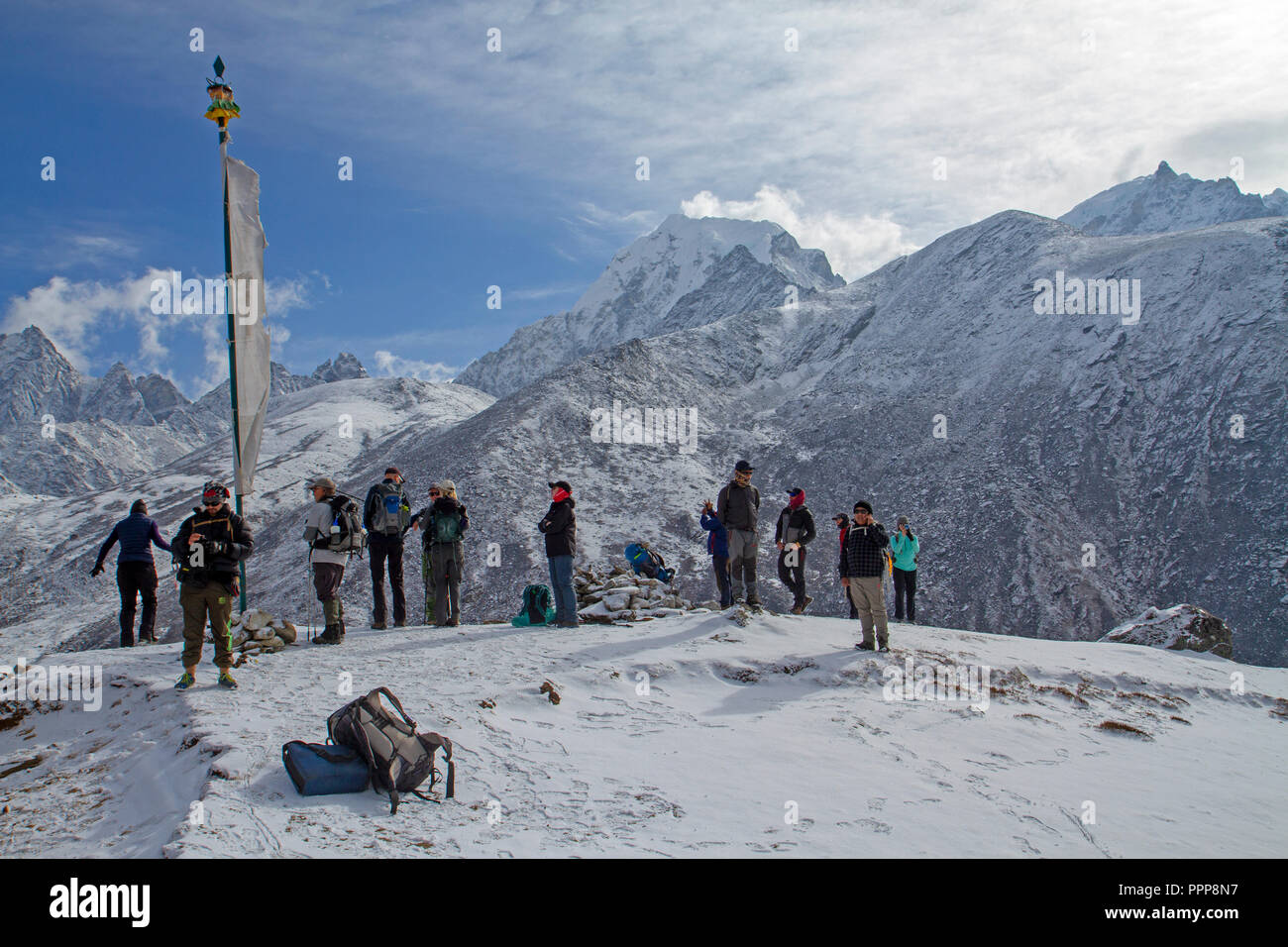 Les randonneurs dans la vallée de Gokyo Banque D'Images