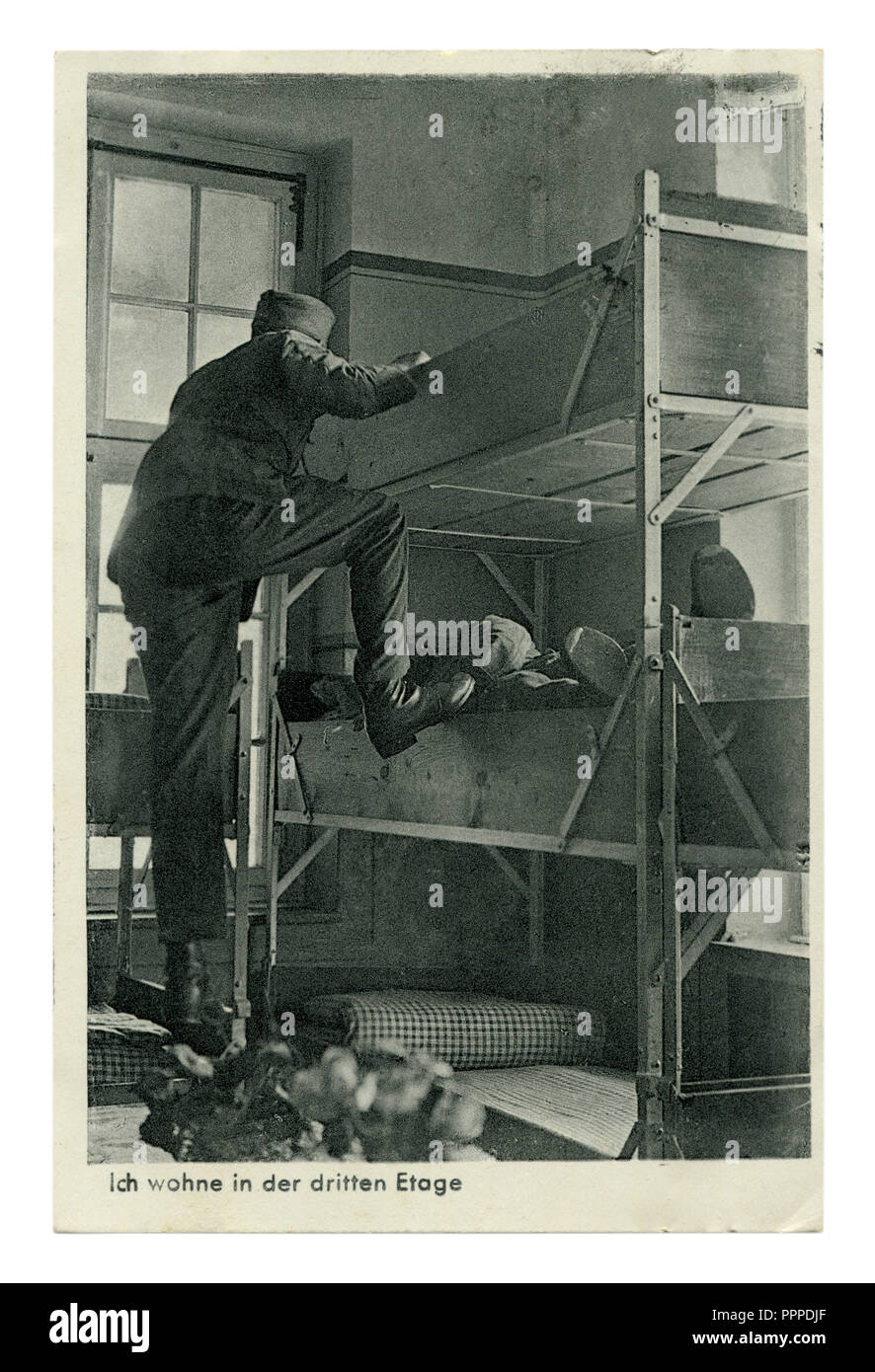 Carte postale photo historique allemand : 'J'habite au troisième étage", la vie du soldat, à la caserne de la Wehrmacht. la seconde guerre mondiale, l'Allemagne, Troisième Reich Banque D'Images