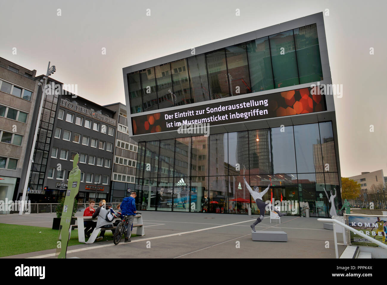 Deutsches Fussballmuseum, Platz der Deutschen Einheit, Dortmund, Nordrhein-Westfalen, Deutschland Banque D'Images