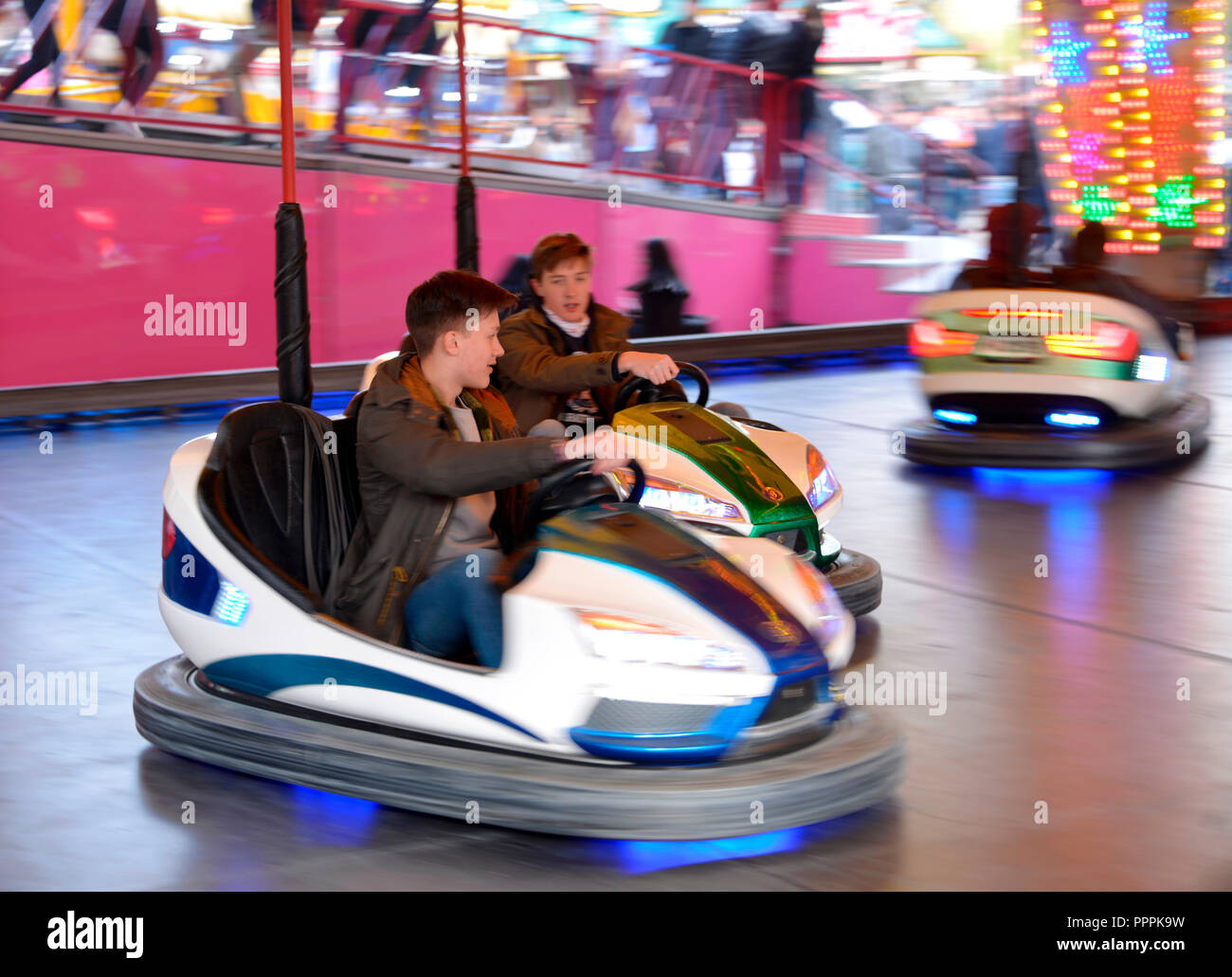 Autoscooter, Kirmes, Baumbluetenfest, Werder, Havel, Brandebourg, Allemagne, Baumblütenfest Banque D'Images