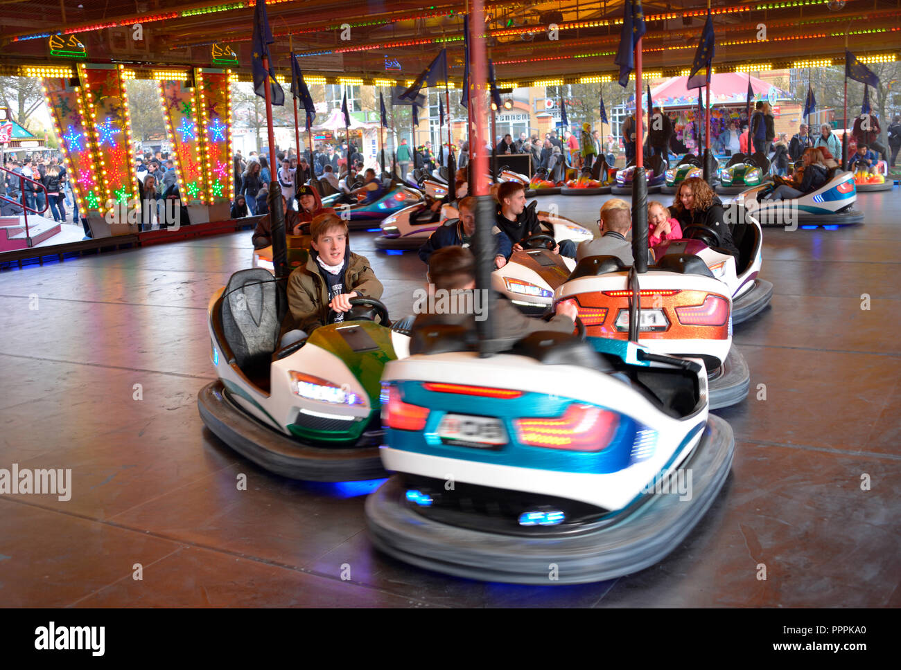 Autoscooter, Kirmes, Baumbluetenfest, Werder, Havel, Brandebourg, Allemagne, Baumblütenfest Banque D'Images