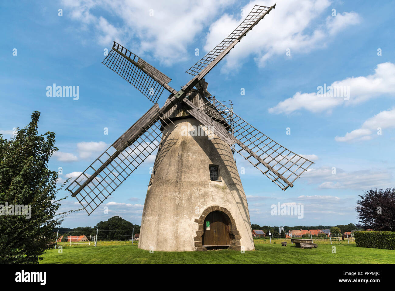 Moulin à vent, Hille, Minden-Luebbecke, East Est-lippe, Rhénanie du Nord-Westphalie, Allemagne Banque D'Images
