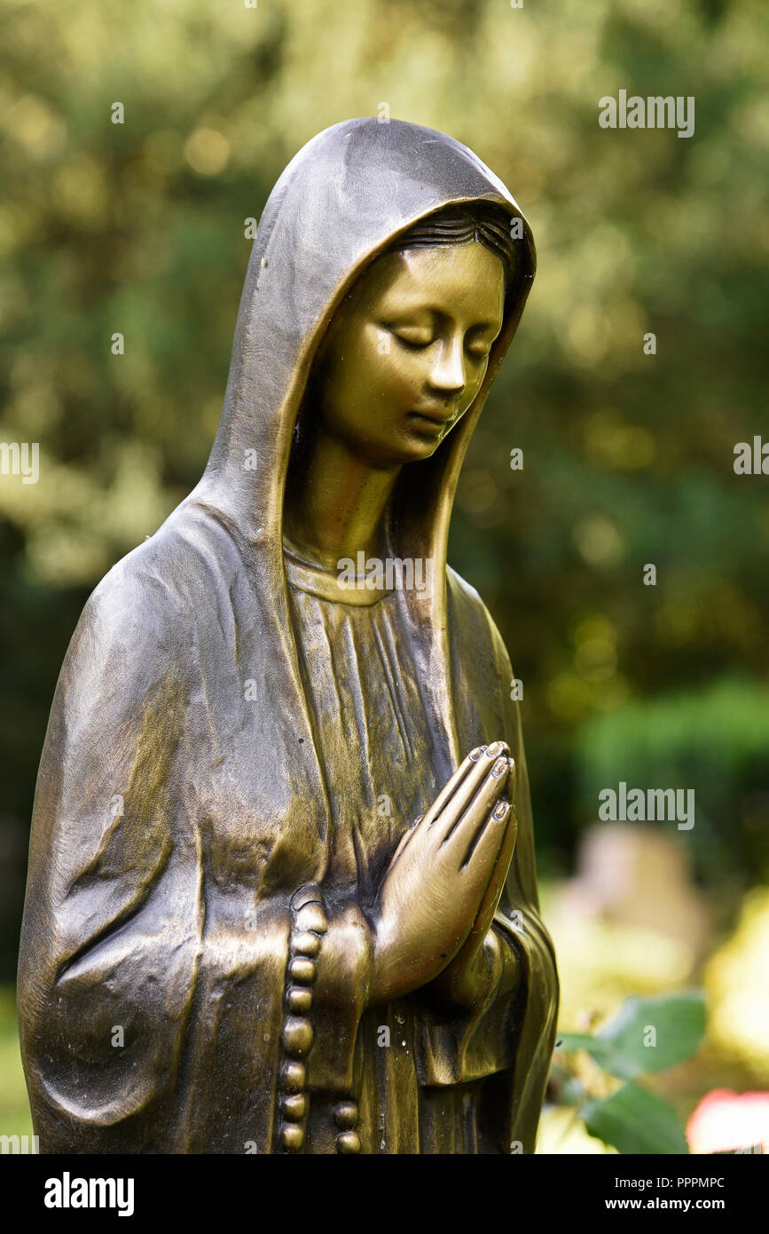 La figure d'un saint, cimetière, Dortmund, Ruhr, Rhénanie du Nord-Westphalie, Allemagne Banque D'Images