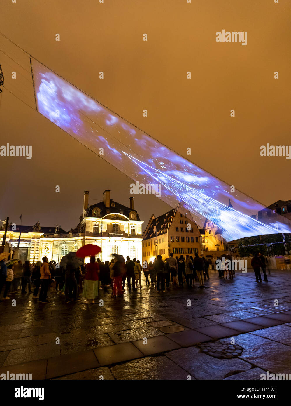 Light show plusieurs fois par nuit en septembre à la Place du Château, dans le quartier de la cathédrale. Strasbourg, France Banque D'Images