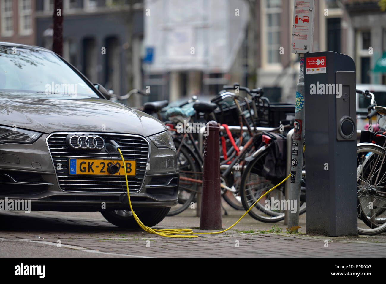 Elektroautos, Amsterdam, Pays-Bas Banque D'Images