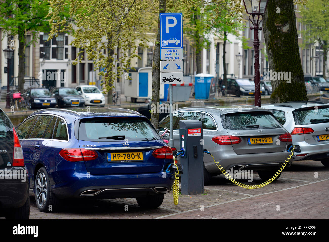 Elektroautos, Amsterdam, Pays-Bas Banque D'Images