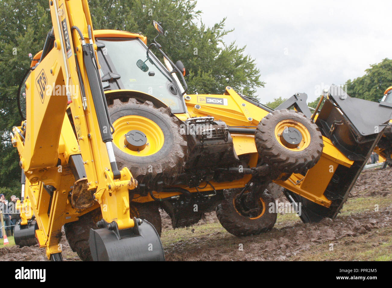 JCB Diggers Dancing Banque D'Images