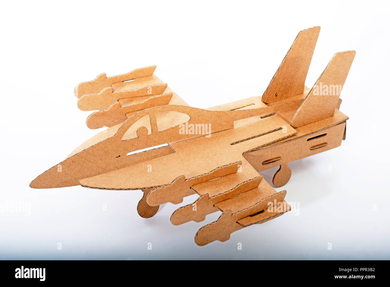 Avion de combat en carton Banque de photographies et d'images à haute  résolution - Alamy
