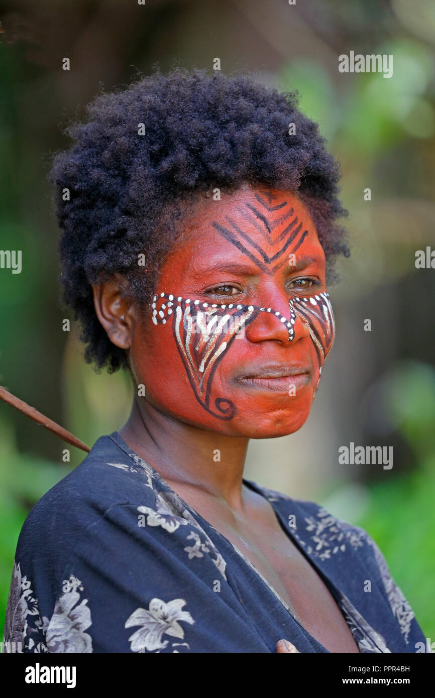 Guinée Papoue femme en tenue de cérémonie Banque D'Images