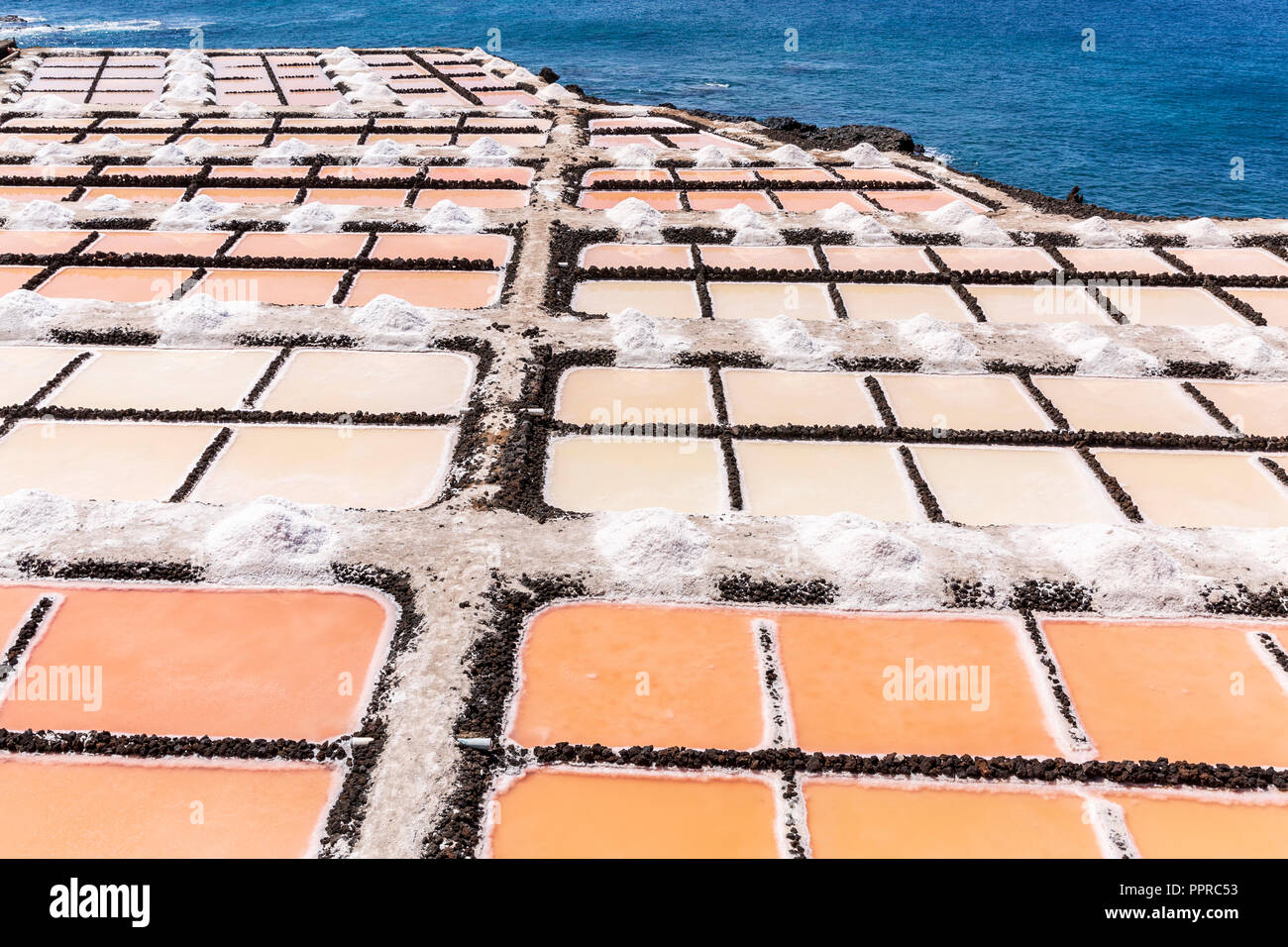 La production de sel de mer et de séchage piscines du Salinas de Fuencaliente, salines à la pointe sud de La Palma, Îles Canaries, Espagne, Banque D'Images