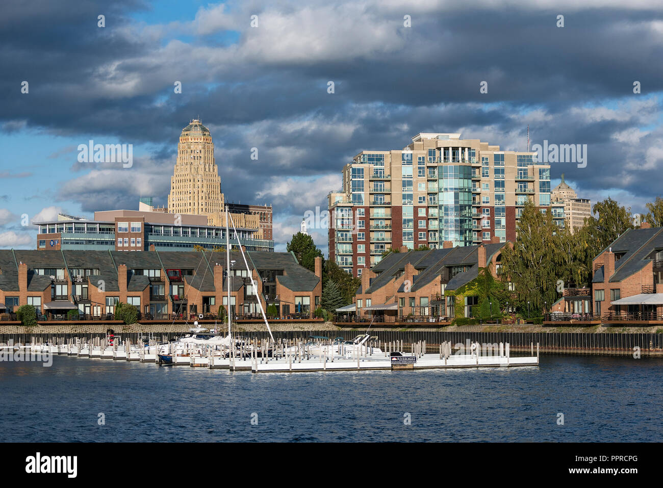 Marina Park du bassin et sur les toits de la ville, Buffalo, New York, USA. Banque D'Images