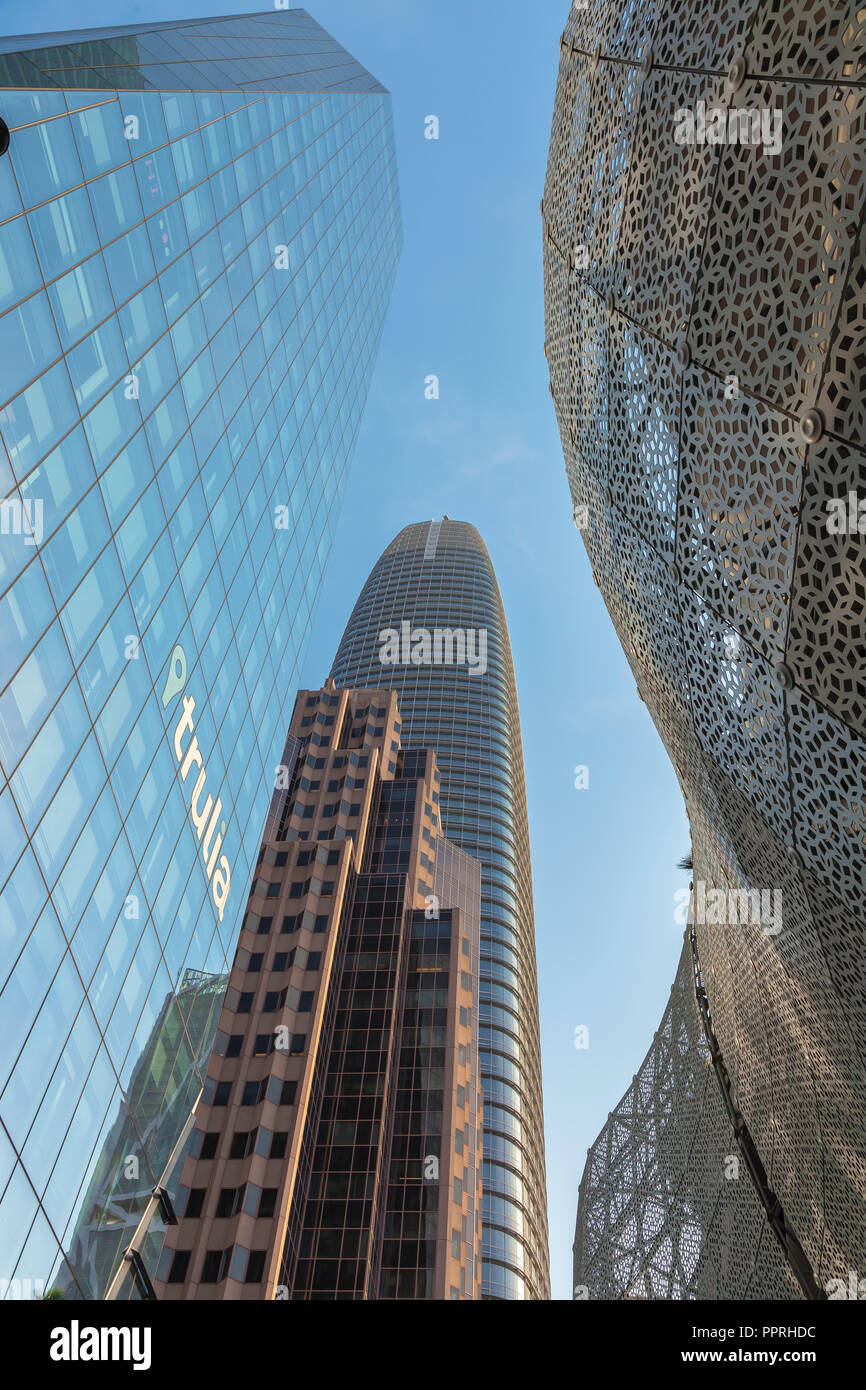 Tour de Salesforce et de transit, avec d'autres habitations à centre-ville de San Francisco, California, United States. Banque D'Images