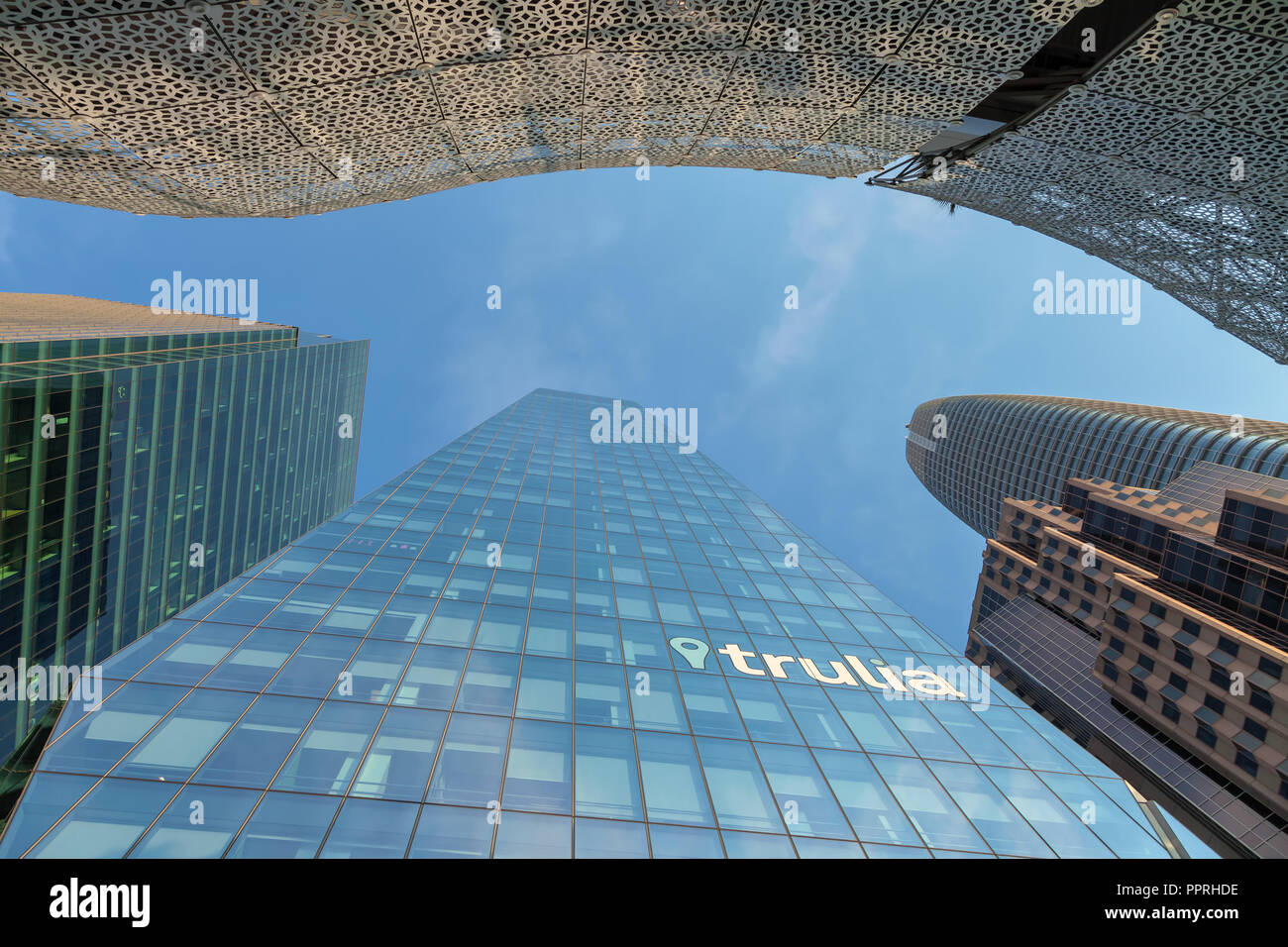 Tour de Salesforce et de transit, avec d'autres habitations à centre-ville de San Francisco, California, United States. Banque D'Images