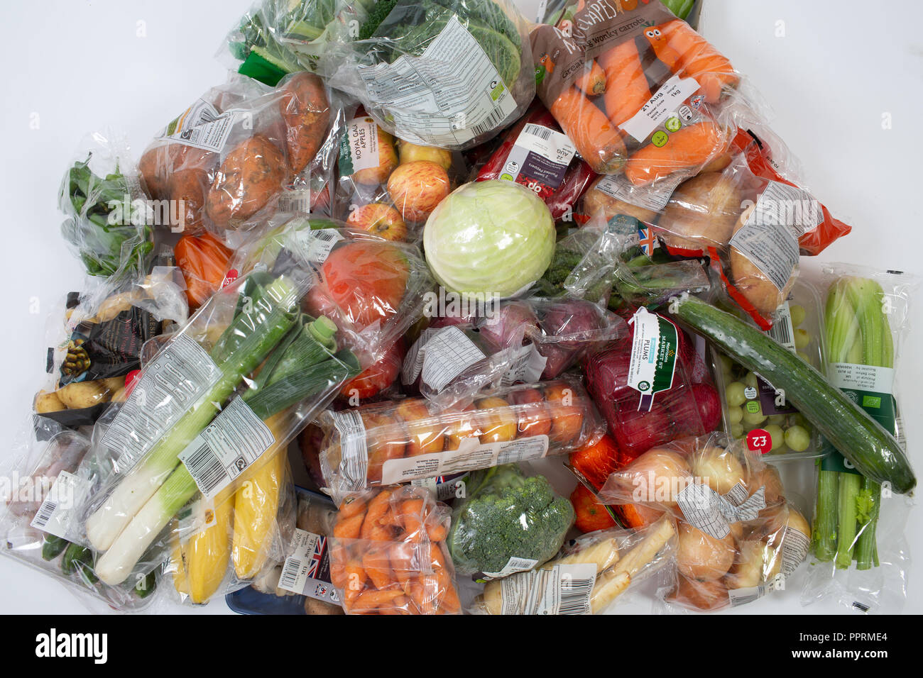 L'emballage en plastique sur les fruits et légumes au Royaume-Uni Banque D'Images