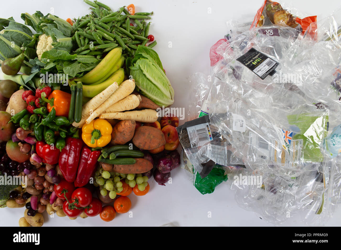 L'emballage en plastique sur les fruits et légumes au Royaume-Uni Banque D'Images