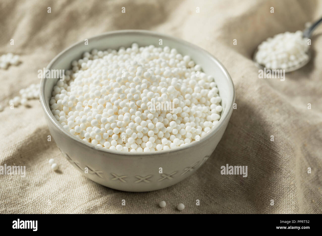 Matières perles de tapioca sec dans un bol Banque D'Images