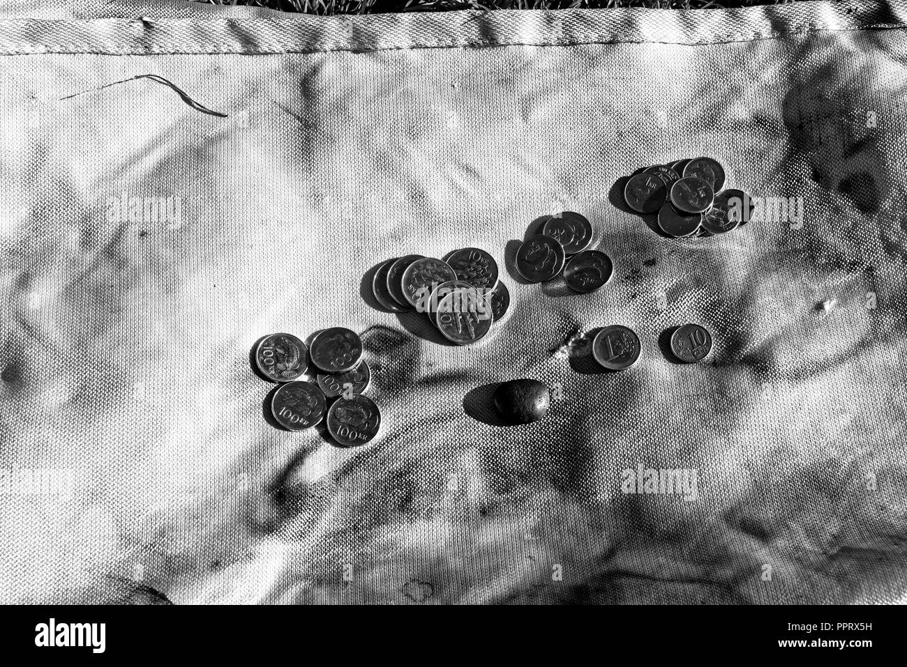 Vue sur les bâtiments proches du lac de Mývatn, prises depuis un pseudocrater. Le lac est dans une zone volcanique active dans le nord de l'Islande Banque D'Images