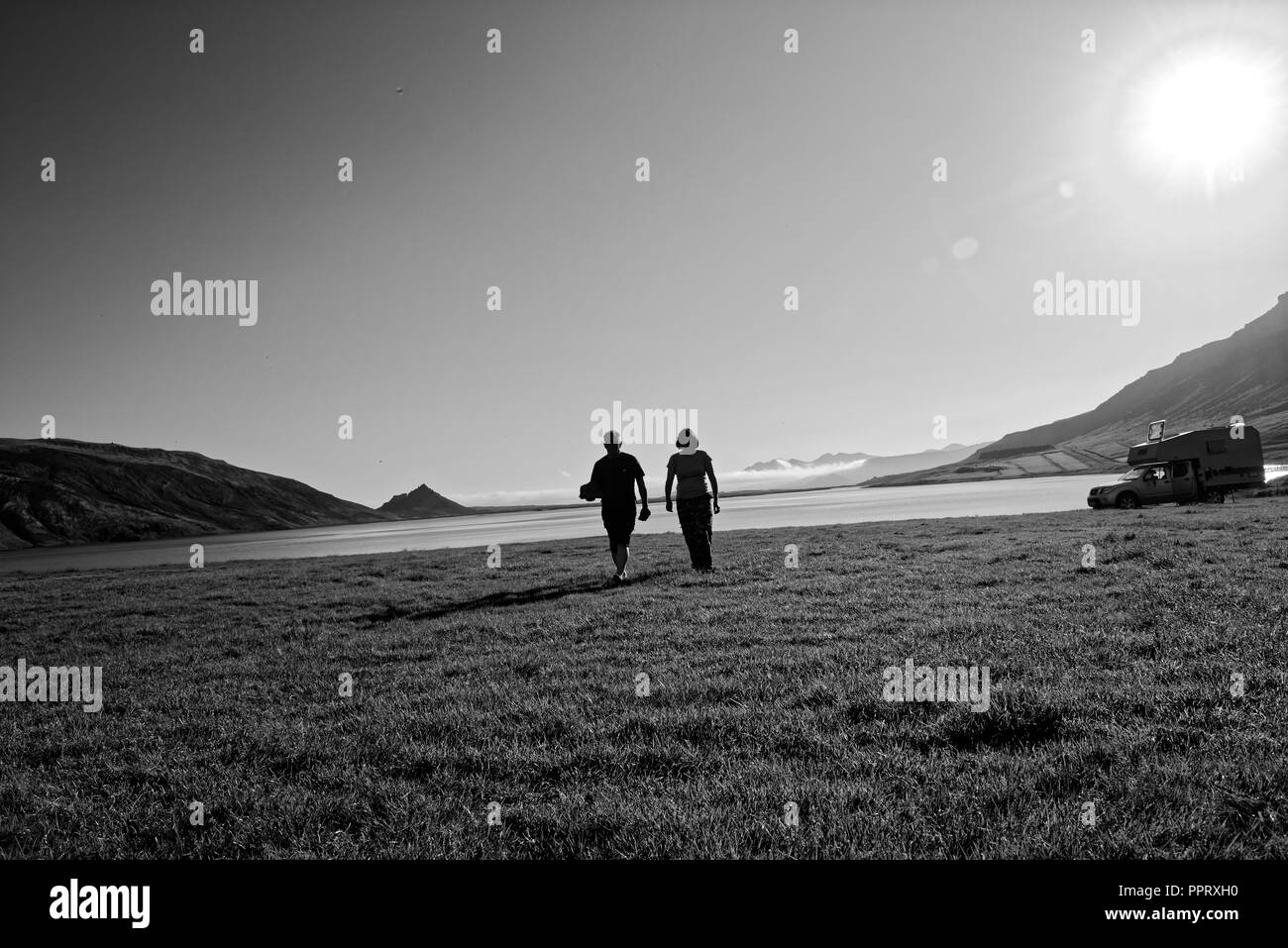 Vue sur les bâtiments proches du lac de Mývatn, prises depuis un pseudocrater. Le lac est dans une zone volcanique active dans le nord de l'Islande Banque D'Images